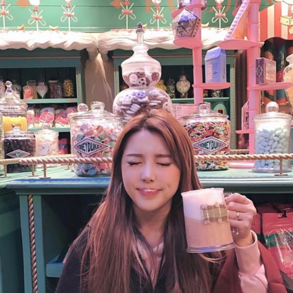 Meet your Posher, Carly - Picture 1 of 1